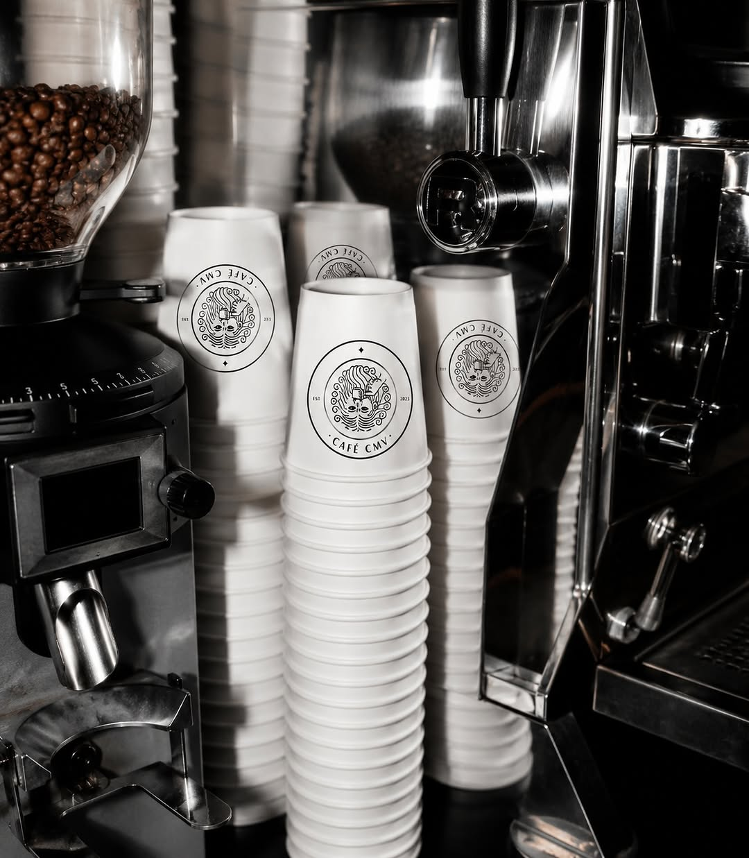 El café no solo se toma… también se vive

Desde el primer espresso hasta el aroma que llena el espacio, cada detalle hace parte de la experiencia CMV.

Simplemente café bien hecho.

#CafeCMV #CoffeeLovers #CafeRD